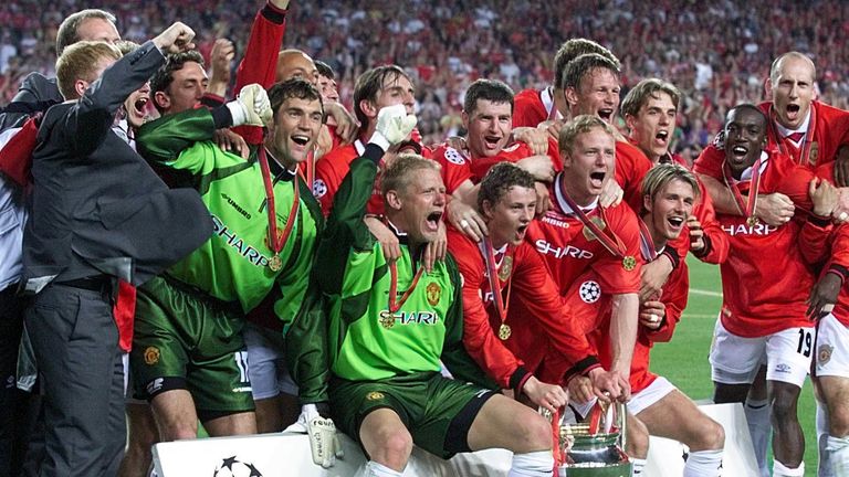 Das Champions-League-Finale 1999 war für alle Bayern-Fans ein Alptraum. Manchester United dreht mit zwei Toren kurz vor Abpfiff noch das Spiel. Das Team um Superstar David Beckham gewann in diesem Jahr das Triple.