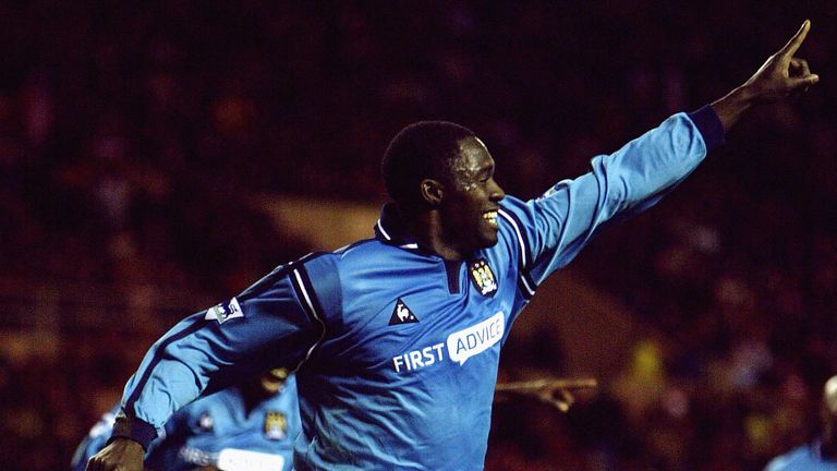 Nummer 23 - Marc-Vivien Foe (Manchester City): Beim Halbfinale des Confed Cups 2003 zwischen Kamerun und Kolumbien brach der damals 28-Jährige zusammen. Kurz darauf starb der Profi. Daraufhin entschied sich City, die Nummer auf ewig zurückzuhalten.