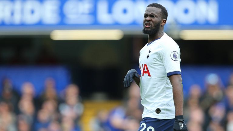 Tanguy Ndombele: Im Sommer noch Rekordtransfer der Tottenham Hotspur, sieht die Welt rund ein Jahr später für den Franzosen ganz anders aus. Zwischen dem robusten Achter und Coach Jose Mourinho hat es gekracht - hat keine Zukunft mehr bei den Spurs. 