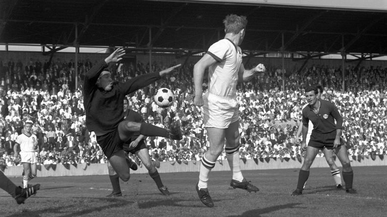 Heinz Ostner (M.) - 57 Pflichtspiele (Juli 1960 - Juli 1964).