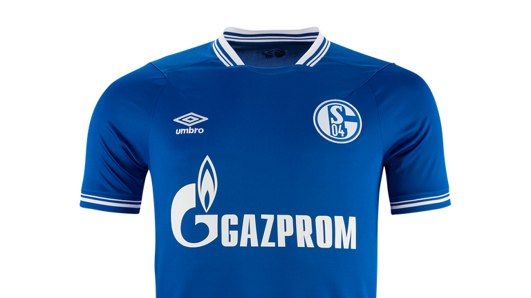 In der heimischen Veltins-Arena trägt Schalke auch in der kommenden Saison die klassischen "königsblauen" Shirts (Quelle: FC Schalke 04). 
