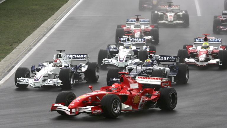 Meiste Pole-Position: Für Ferrari ging Schumacher in 58 Rennen von Startplatz eins ins Rennen. Zum Vergleich: Vettel fuhr in fünf Jahren Ferrari zwölfmal auf die Pole - bei Red Bull gelang dem Heppenheimer dieses Kunststück deutlich häufiger. 