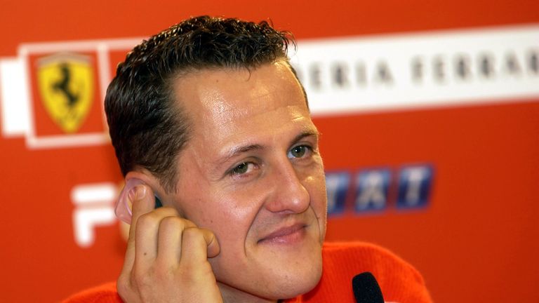 Meiste Podiumsplätze in einer Saison: Auch diesen Rekord hält Schumacher, als die Ferrari-Legende im Jahr 2002 17 von 17 Rennen gewann. Eine ähnliche Dominanz, wie sie Lewis Hamilton seit 2015 im Silberpfeil ausstrahlt. 