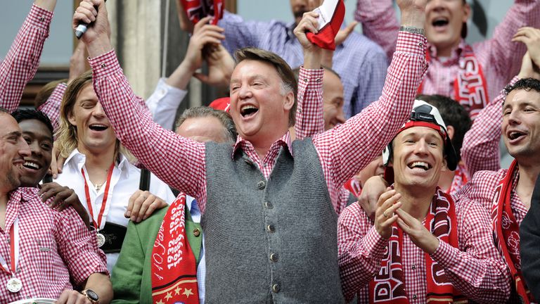 Louis van Gaal (2009 bis 2011) wurde im November 2011 Sportdirektor bei Ajax Amsterdam und 2012 zum zweiten Mal Bondscoach. Nach seiner Zeit beim Manchester United (2014 bis 2016) beendete er seine Trainerkarriere.