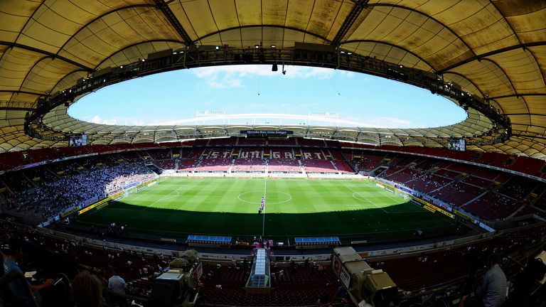 VfB Stuttgart – Der VfB hat sich entschieden, bei Heimspielen mit einer Teilauslastung der Arena für die Hinrunde nur Tageskarten anzubieten. Bis feststeht wann es mit Fans weitergeht, soll der Platz eines Dauerkarteninhabers reserviert bleiben.