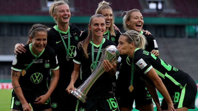 Die Damen des VfL Wolfsburg gewinnen den DFB-Pokal.
