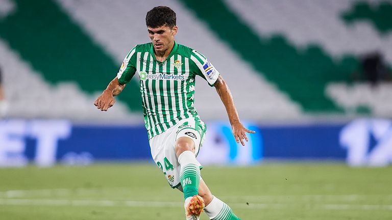Carles Alena – Wie die Marca berichtet, steht auch der spanische Youngster vor dem Abflug. In diesem Jahr stand er für den Leihklub Real Betis 21 Mal in der Elf.