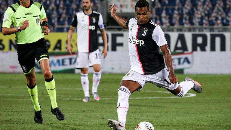 Alex Sandro (Juventus Turin): 33 Mio. Euro, -2,96 Mio. Euro