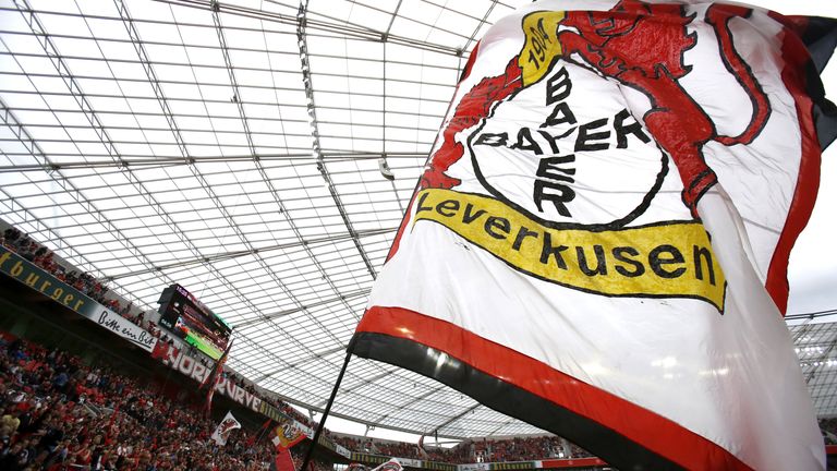 Die Fans von Bayer Leverkusen spotten über die neuen Trikots der Werkself.