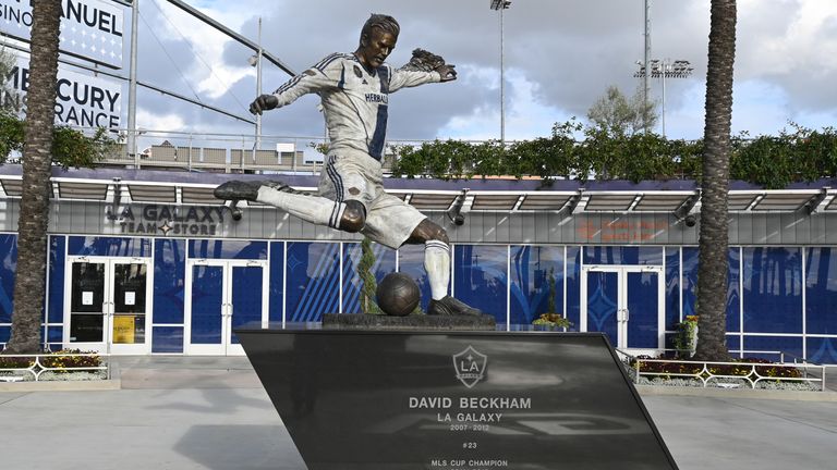 Vor dem Stadion von LA Galaxy steht eine Statue von David Beckham.