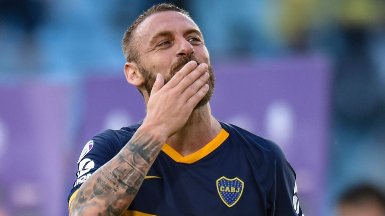 Daniele de Rossi: 615 Pflichtspiele bestreitet der Italiener im Trikot der AS Rom. Dann zieht es ihn 2019 für nicht einmal sechs Monate nach Argentinien zu den Boca Juniors, wo er im Januar sein Karriereende verkündet.