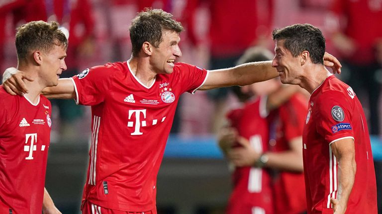 Kimmich, Müller und Lewandowski feiern das Triple mit dem FC Bayern. 