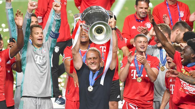 Hansi Flick gewinnt in seiner ersten Saison mit dem FC Bayern das Triple.