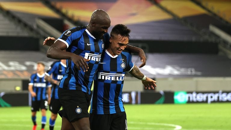 Romelu Lukaku (l.) und Lautaro Martinez (r.) treffen gegen Donezk beide doppelt und führen Inter ins EL-Endspiel.