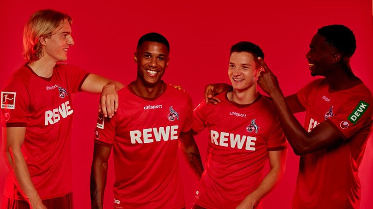 Das Auswärtstrikot des 1. FC Köln ist klassisch und schlicht in Rot gehalten (Quelle: 1. FC Köln/Thomas Fähnrich)