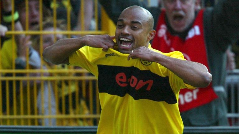 Leandro absolvierte von 2002 bis 2004 zwölf Ligaspiele für den BVB. Der Mittelfeldspieler kam vornehmlich in der zweiten Mannschaft zum Einsatz.