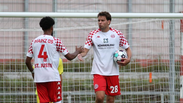 Adam Szalai (r.) erzielt gegen Würzburg zwei Tore.