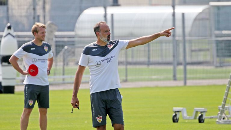 VfB-Coach Pellegrino Matarazzo wird seine Jungs nicht gegen Marseille testen können. 