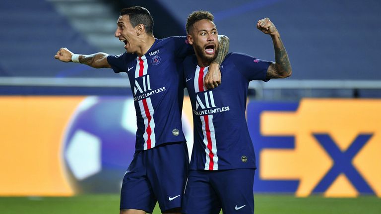 Linker Flügel - Neymar (82,57 Prozent): Der erste und auch der letzte Spieler von PSG, der das Ranking auf seiner Position für sich entscheiden kann. Dabei setzt sich der Brasilianer sehr deutlich gegen Bayerns Ivan Perisic (13,36 Prozent) durch.