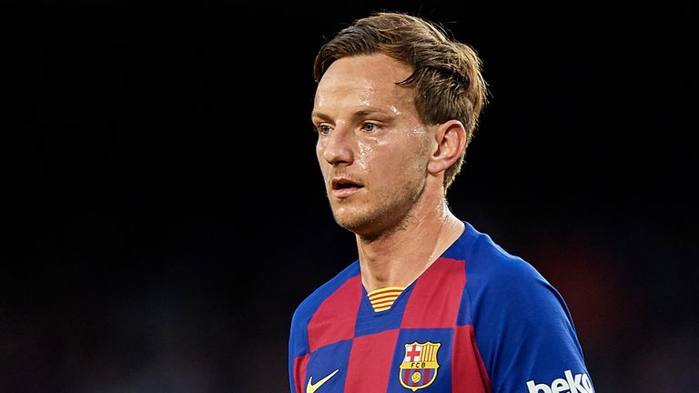 Ivan Rakitic – Der Kroate soll den Verein verlassen. Die Mundo Deportivo berichtet, dass der Ex-Schalker für zehn Millionen Euro zu seinem Wunschklub FC Sevilla wechseln darf. Doch dem andalusischen Verein ist diese Summe noch zu hoch.