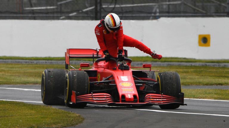 Sebastian Vettel muss seinen Ferrari mit Training abstellen.