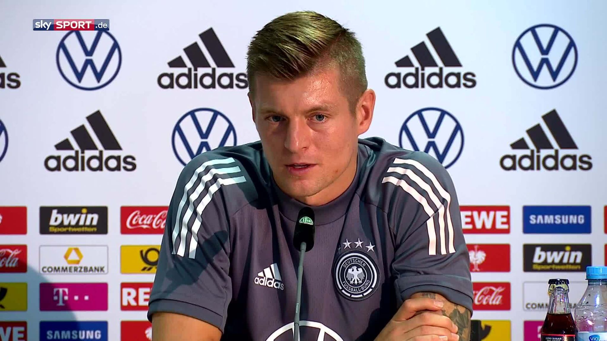 DFB Video: Toni Kroos über die EM-Verschiebung | Fußball ...