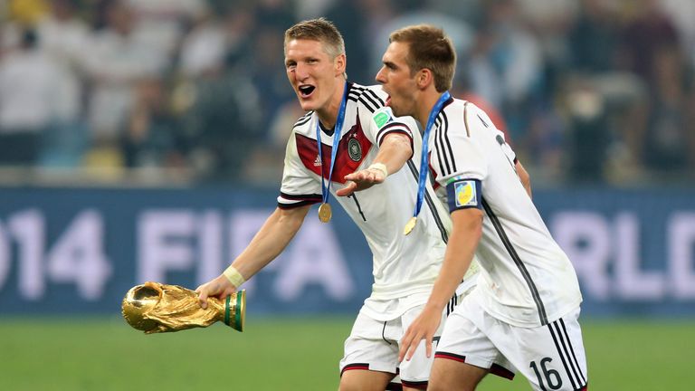 Bastian Schweinsteiger (l.) und Philipp Lahm (r.) gehören im deutschen Fußball zu den prägenden Figuren des jungen Jahrtausends. 