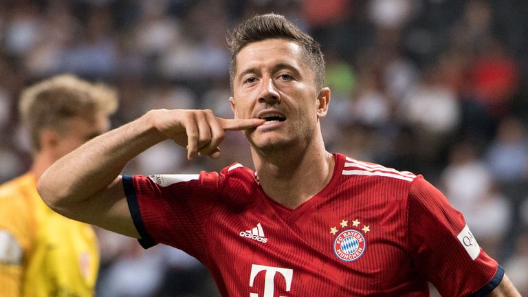 2018 FC Bayern München: Meister FC Bayern hat keine Probleme mit Pokalsieger Frankfurt. Mit 5:0 gewinnt Niko Kovac gegen seinen Ex-Verein. Robert Lewandowski erzielte einen Dreierpack.