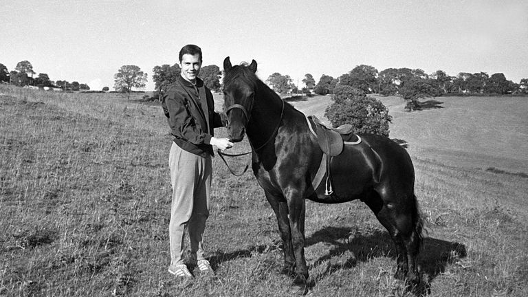  Beckenbauer hatte während seiner Zeit als Spieler ein kaum bekanntes Hobby. "Anfang der 70er Jahre hatte ich schon zwei Pferde. Ich war ein begnadeter Reiter und bin sogar Military mitgeritten."