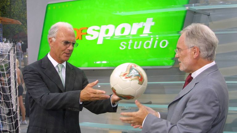  Mit 57 Auftritten ist Beckenbauer Rekordgast im "Aktuellen Sportstudio" des ZDF.