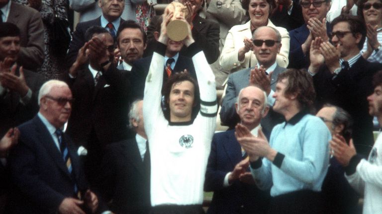 Franz Beckenbauer ist der Einzige neben dem Brasilianer Mario Zagallo und dem Franzosen Didier Deschamps, der als Spieler und Trainer Weltmeister wurde.