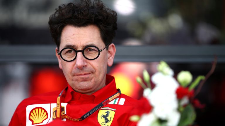 Teamchef Mattia Binotto sitzt bei Ferrari noch fest im Sattel.