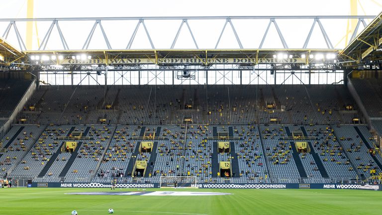 Der BVB-Tempel bietet ansonsten 81.365 Zuschauern Platz. Die gelbe Wand der Südtribüne sieht gegen Gladbach heute so aus.