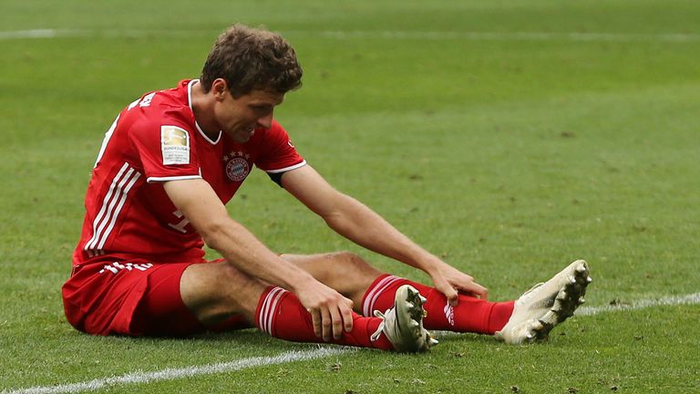 Thomas Müller und der FC Bayern müssen die erste Pleite seit Monaten hinnehmen. 