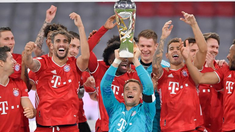 Der FC Bayern gewinnt mit 3:2 gegen Borussia Dortmund und holt den fünften Titel des Jahres.