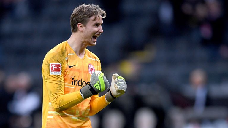 Frederik Rönnow wechselt auf Leihbasis zum Tausch für Markus Schubert zum FC Schalke.