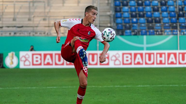 Nils Petersen bringt Freiburg in Führung.