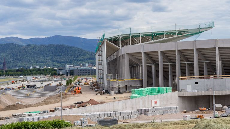 Im neuen Stadion des SC Freiburg darf Freitagabend und Sonntagmittag nicht gespielt werden. 