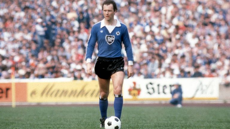 Blau-schwarz-blau: Der "Kaiser" im HSV-Trikot aus der Saison 1979/1980.