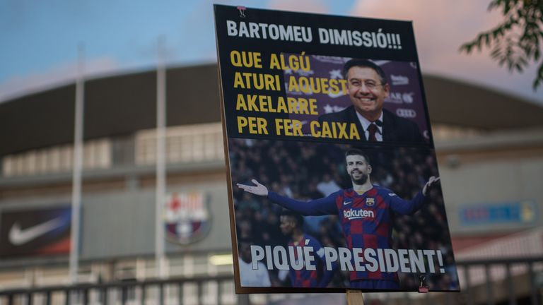 Präsident Josep Maria Bartomeu steht weiter in der Kritik der Barca-Fans.