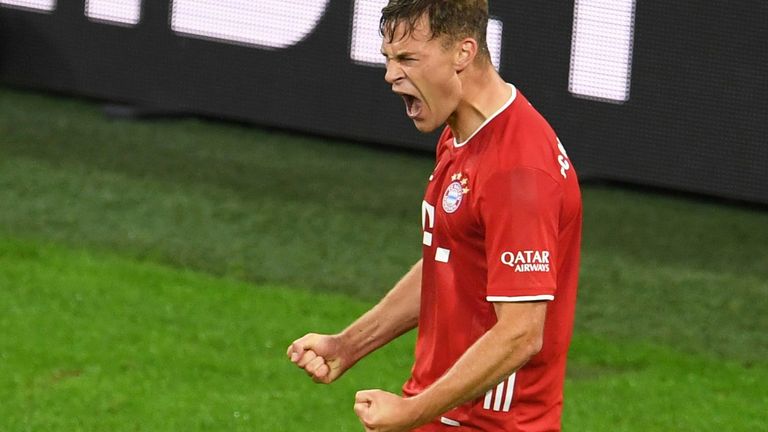 Bayerns Joshua Kimmich erzielt den Siegtreffer gegen den BVB.
