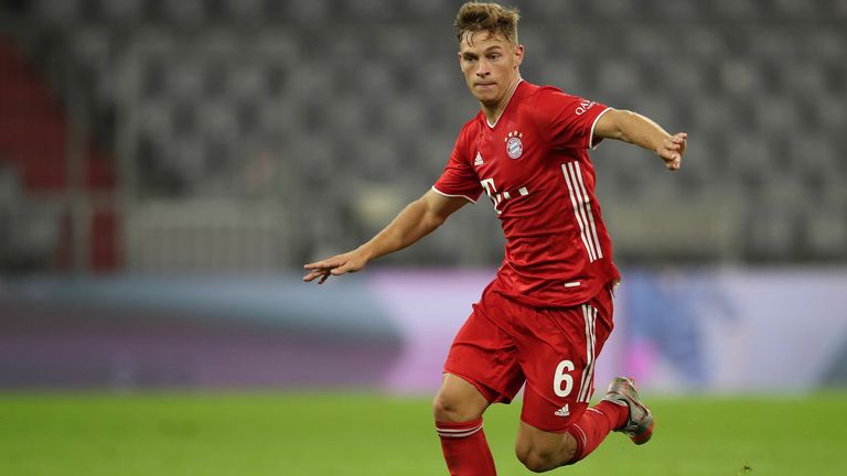 Durch den Abgang von Thiago ist beim FC Bayern die Nummer sechs frei geworden. Diese hat sich Joshua Kimmich geschnappt, der zuvor die 32 getragen hatte.