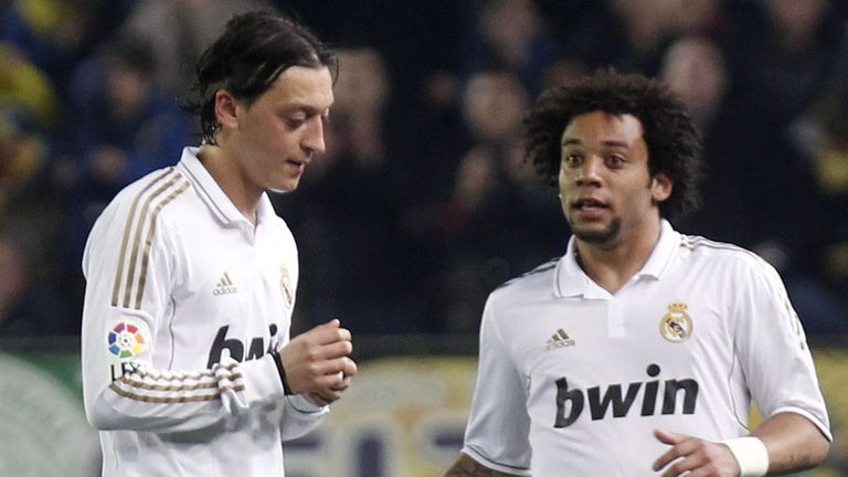 Mesut Özil setzt Marcelo auf die Außenverteidigerposition in seiner Traum-Elf. Beide spielten drei Jahre lang zusammen für Real Madrid. Özil war ebenfalls mitverantwortlich für Marcelos wohl schwerste Niederlage - dem 1:7 bei der WM 2014. 