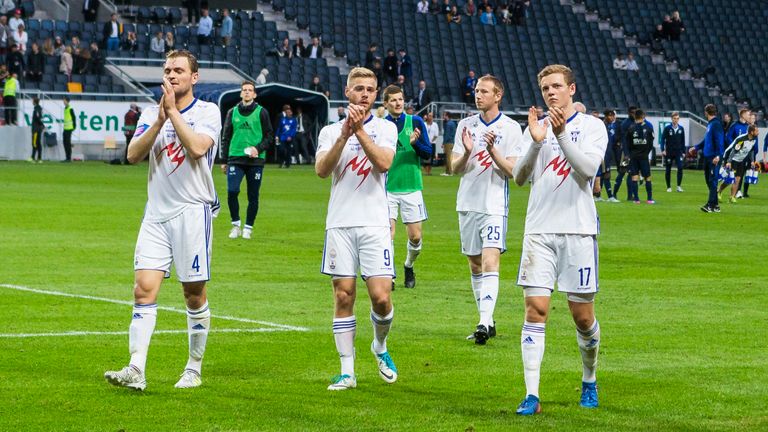KI Klaksvik zieht nach einem 6:1 gegen Dinamo Tiflis in die Playoffs der Europa League ein.