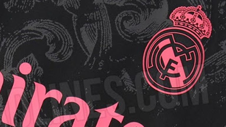 Das dritte Trikot von Real Madrid zeigt ein florales Muster (Quelle: footyheadlines.com).
