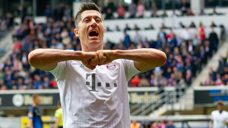 Beim damaligen Aufsteiger SC Paderborn durfte Lewandowski bereits zum zehnten Mal in der Saison jubeln. In der 79. Minute traf er zum 3:1.