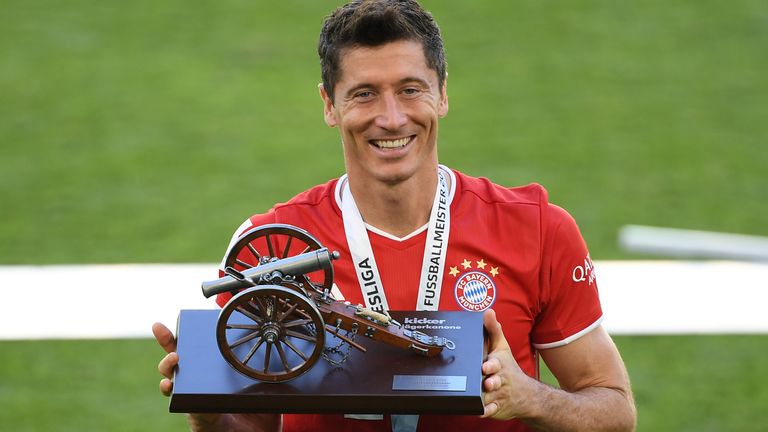 Torschützenkönig der Saison 2019/2020: Mit einer sensationellen Bilanz von 34 Saisontoren schoss sich Robert Lewandowski zur Kanone. Alleine Bayern-Ikone Gerd Müller erzielte in der Saison 1971/72 sechs Tore mehr.