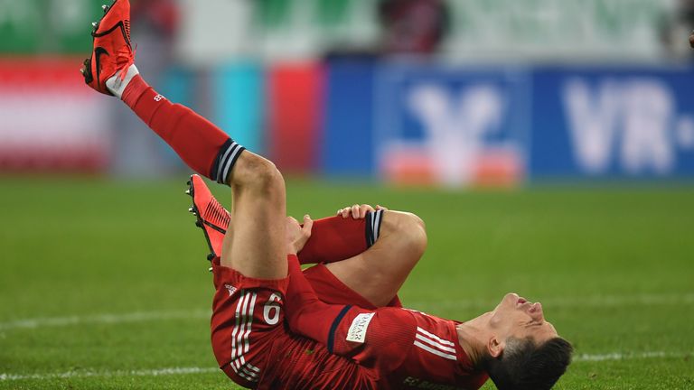 In der Saison lief allerdings für ihn auch nicht alles perfekt: Für einen Monat (Februar bis März) war der Pole am Schienbein verletzt, doch fiel ''nur'' drei Spiele aus.