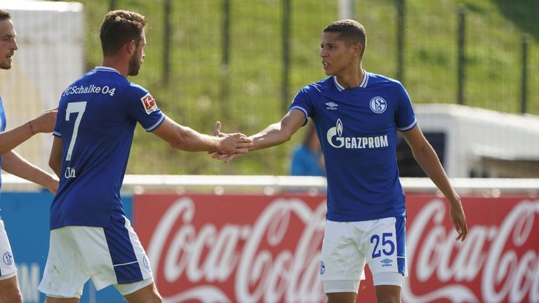 FC Schalke 04: Insgesamt wollten die Köngisblauen acht Testspiele absolvieren, doch während der Vorbereitung mussten einige Partien wegen Corona-Fällen abgesagt werden. Letzten Endes konnte das Team von David Wagner drei Siege einfahren.