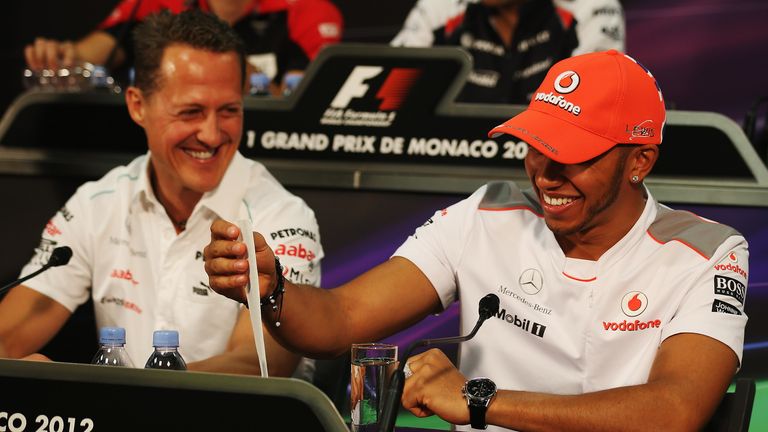 Michael Schumacher ist mit sieben WM-Titeln Rekordhalter der F1 - Lewis Hamilton feierte sechs Titel.